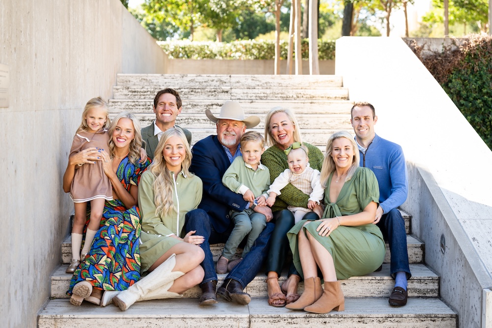 1 hour family session extended multi generational grandparents grandchildren cousins kimbell art museum lightly photography smith30