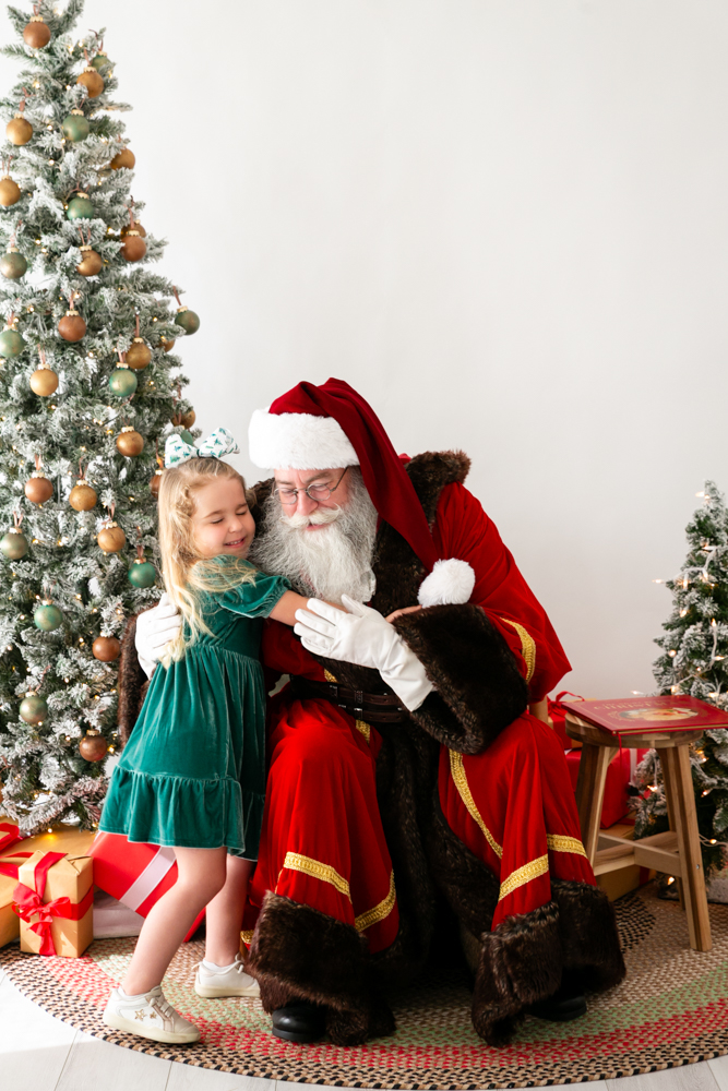 Lightly Photography Santa Minis In Studio Family Portraits -0012