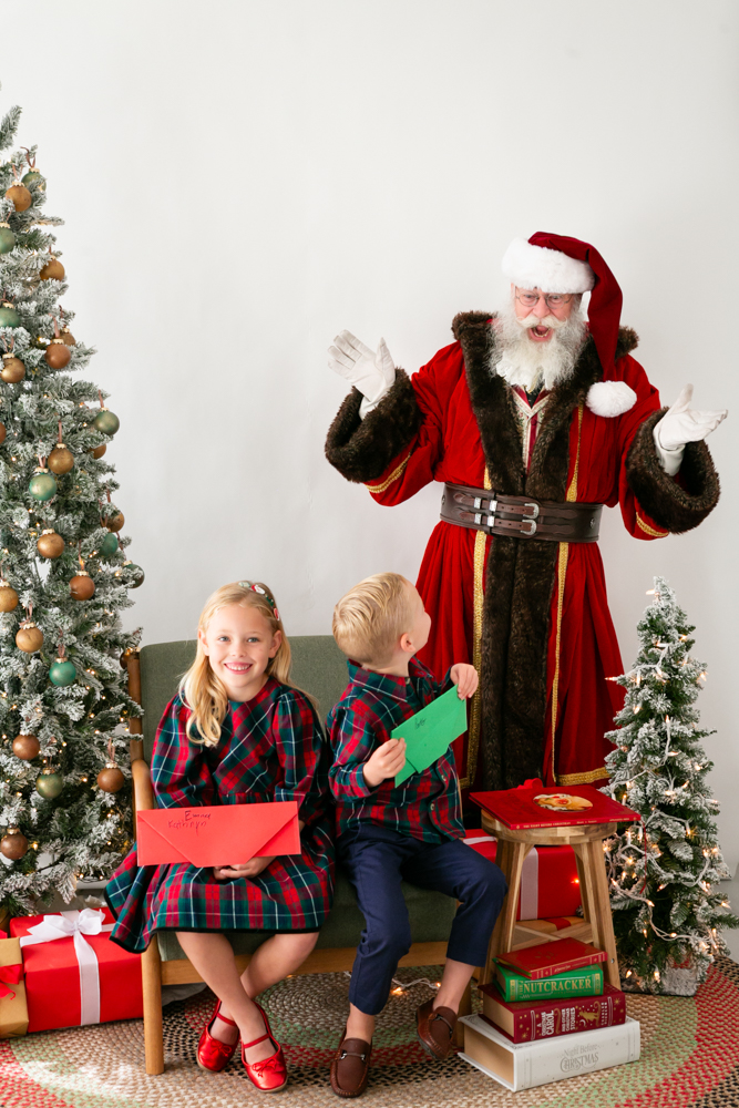 Lightly Photography Santa Minis In Studio Family Portraits -0072
